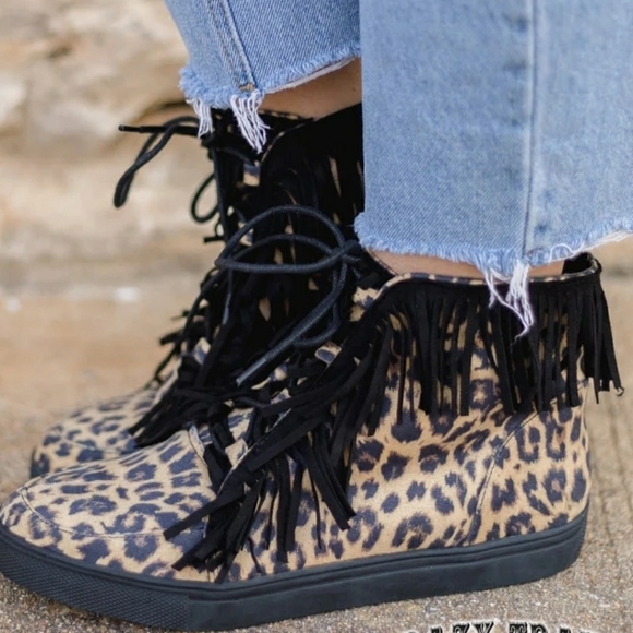 NWOT Crazy Train Boots